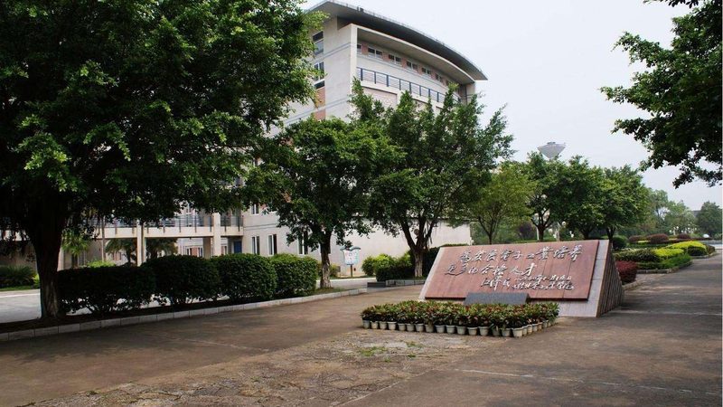 成都工业连接器：揭秘其关键技术与应用场景
